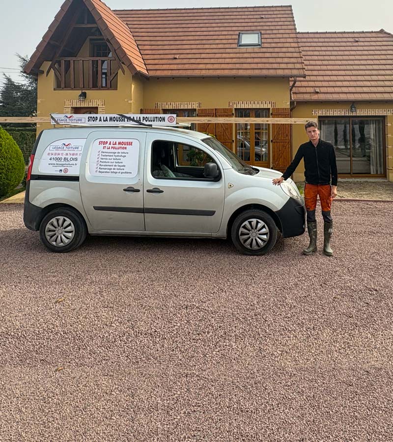 PATRICK TOITURE 41 : artisan couvreur dans le Loir-et-Cher (41) : Travaux de nettoyage traitement anti mousse démoussage vernis et peinture hydrofuge toiture, rénovation toiture faîtage zinguerie, nettoyage traitement anti mousse  peinture et imperméabilisation façade et nettoyage des extérieurs. Patrick toiture 41 intervient sur BLOIS, LAMOTTE-BEUVRON et dans tout le LOIR-ET-CHER (41)